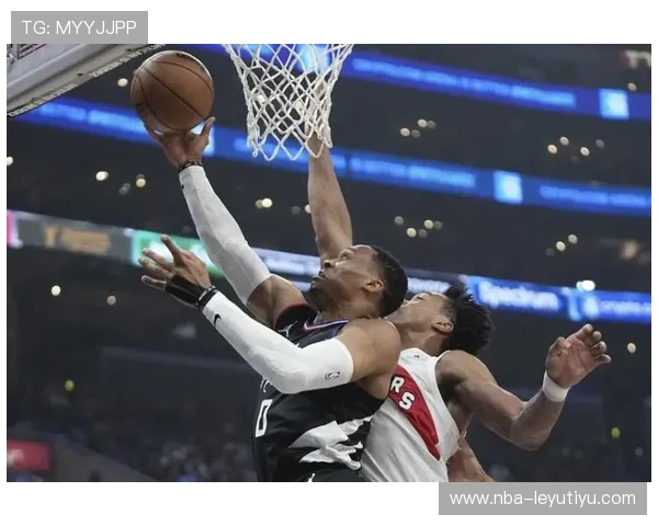 快船攻防平衡，末节连得十分锁胜局，快船打法