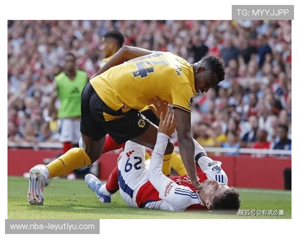 萨卡中场突破后直塞致命球